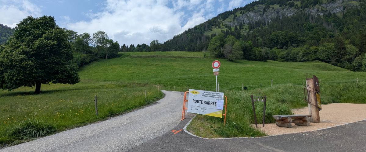 Chemin du Plan de l'Aar visible depuis le parking de la Tonnaz, avant les travaux de Colas - Marie-Anaïs Lien