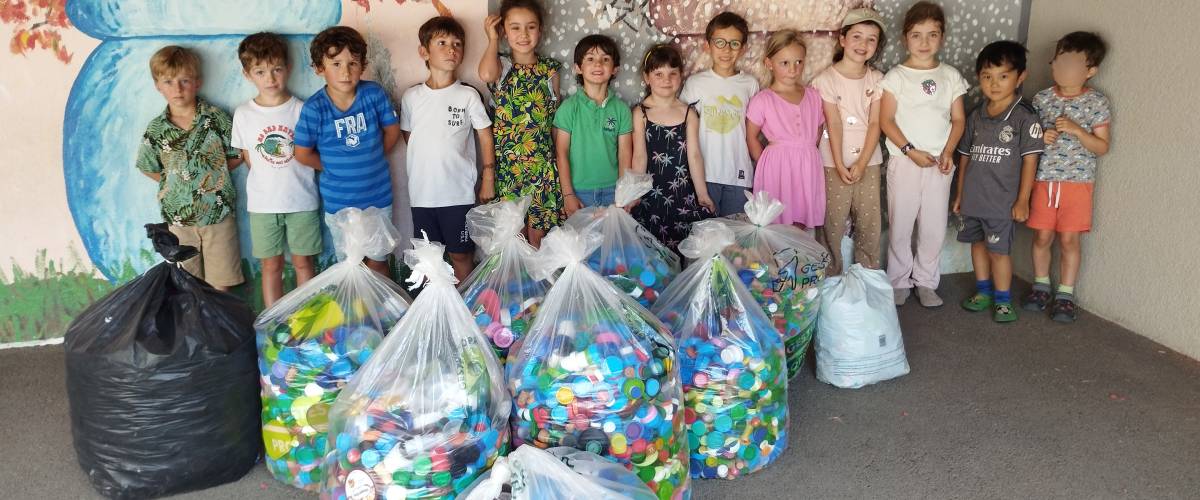Collecte de bouchons réalisée par l'école maternelle Saint-Joseph de Praz d'avril 2024 à juillet 2025 - Christiane Pelloux