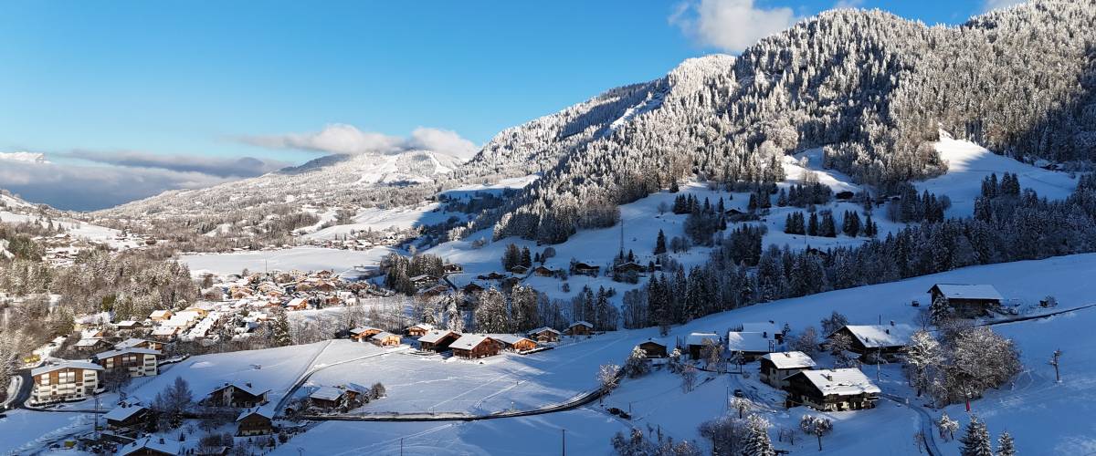 Le village de Praz sous la neige le 27/11/2025 - Yann Jaccaz