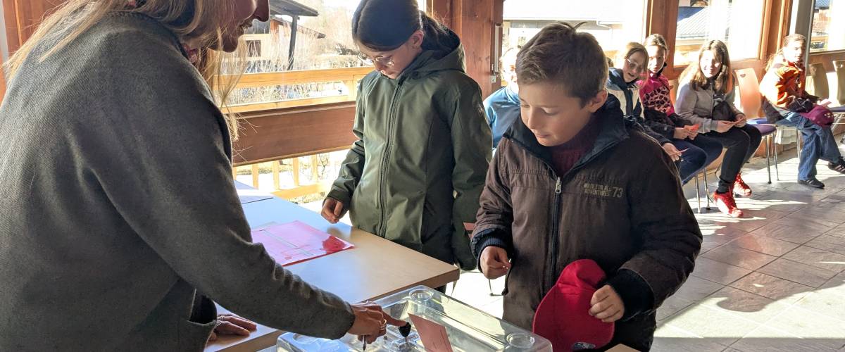 Élections des élèves de l'école des Éterlous pour choisir entre une après-midi crêpes, JO ou création Pâques le 13/03/2026 - Marie-Anaïs Lien