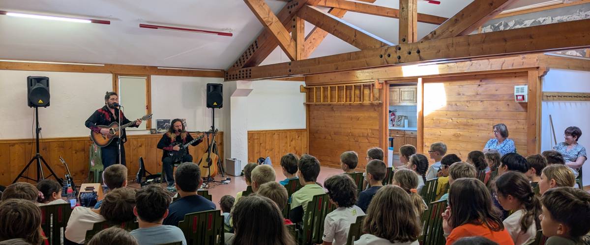 Concert des Frères Bandini dans le cadre de Bib' en scènes le 26/05/2026, auprès des élèves de l'école des Éterlous - Marie-Anaïs Lien