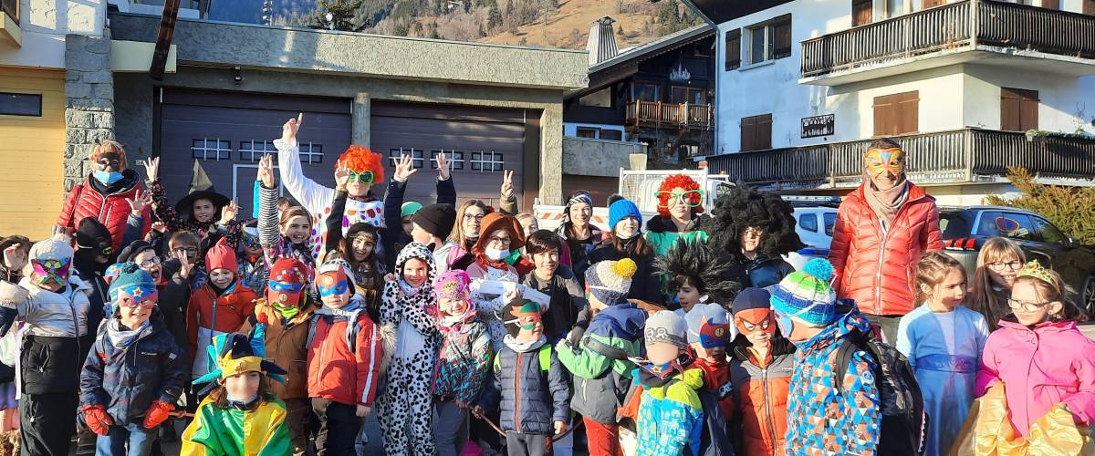 Le carnaval des élèves à l'école - Julie Maraux