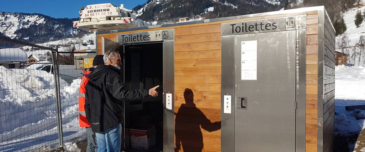 Toilettes automatiques installées aux Belles