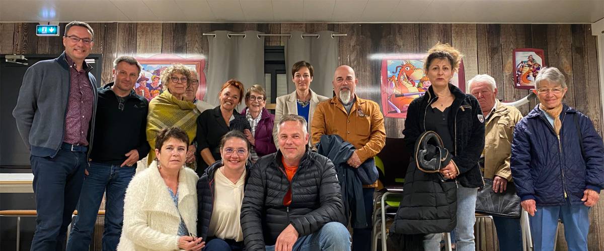 Les participants à l'assemblée générale 2022 du Comité des Fêtes de Praz sur Arly