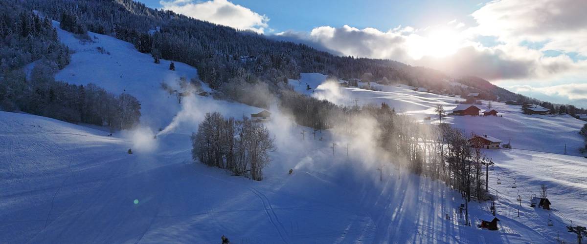 Enneigeurs à Praz-sur-Arly le 27 novembre