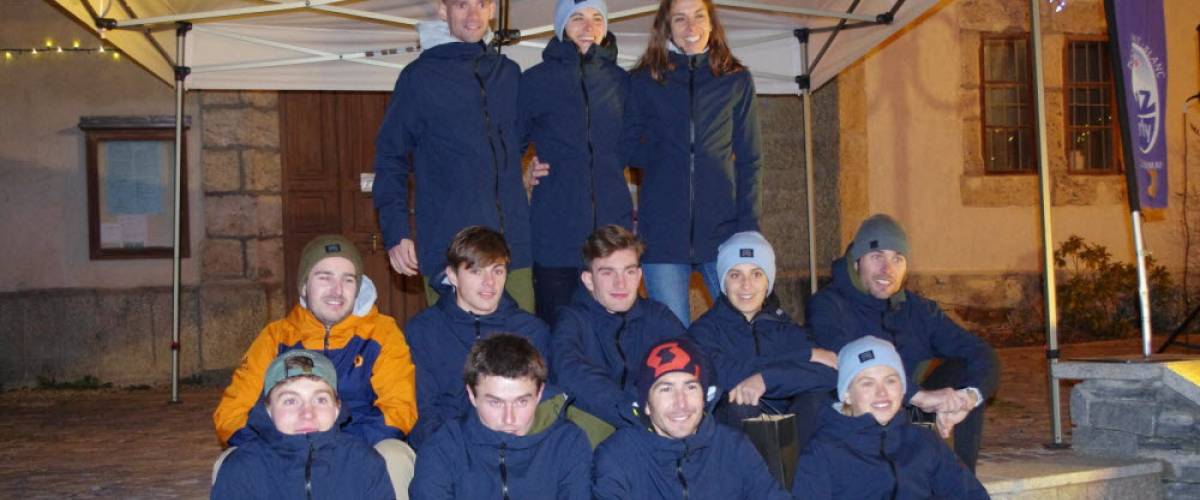 Signature de la convention « Sportif de haut niveau » par la Team SCOTT, dont 11 athlètes étaient présents ce soir-là, et accompagnés de leur manager Benjamin Moleins © Sylvie Bessy
