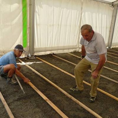 Montage du chapiteau des Varins en juillet 2010 - Bernard Demonchy