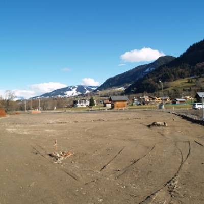 Parking des Varins : nivellation du terrain en vue du goudronnage en novembre 2010