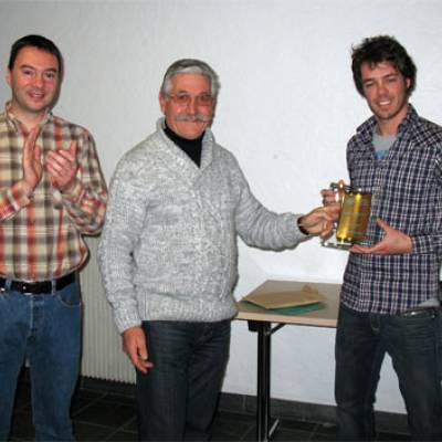 Remise du trophée des Médaillés de la jeunesse et des sports ç Grégory Joly-Pottuz, qui a dirigé le Ski Club jusqu'en 2010, le 27 janvier 2011