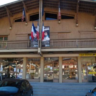 Bâtiment principal de la mairie de Praz-sur-Arly en 2012