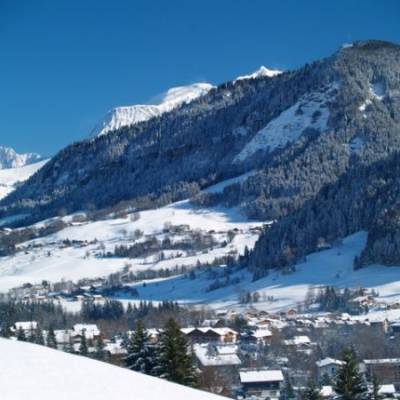 Village de Praz sur Arly sous la neige en 2012 ou avant