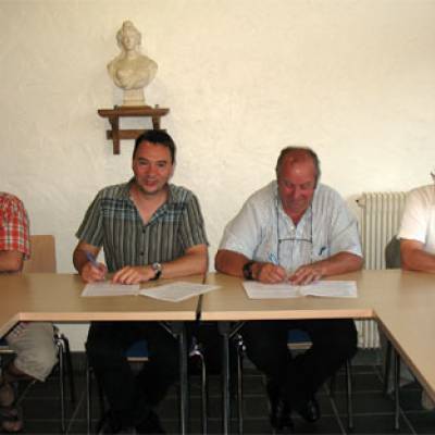 Signature de la charte le 9 juillet 2012