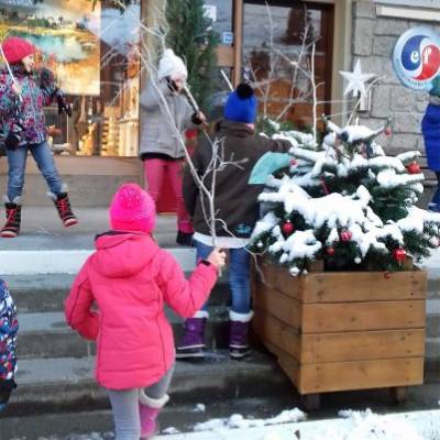 Décoration de Noël réalisée par des enfants du périscolaire pour décembre 2018
