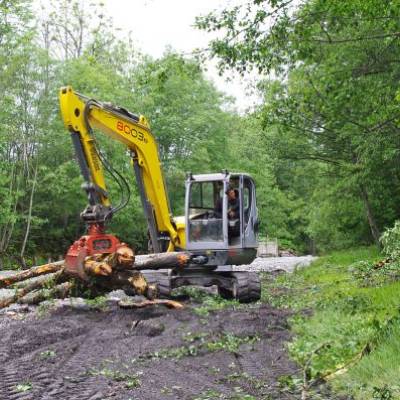 Entretien de l'Arly et du Nant des Varins durant l'automne 2019, pour éviter les embâcles, lutter contre la propagation de plantes invasives et entretenir les ouvrages de régulation sédimentaire