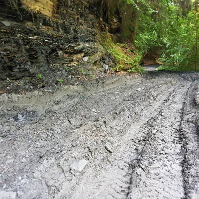 Portion de route à dégraisser et rempierrer avec du tout-venant, le 2 juillet 2021