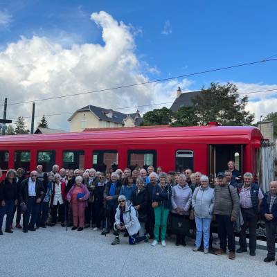 Sortie des Anciens dans le sud de Grenoble : devant le Petit Train de la Mûre - Solange Cooke