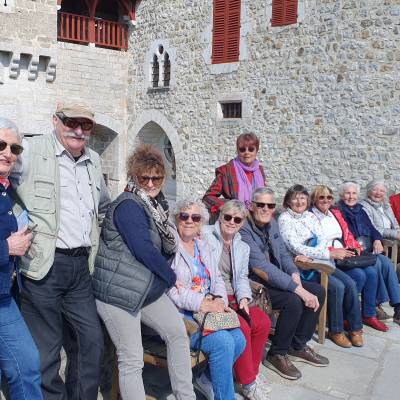 BVEP propose des visites (comme ici, au CEn plus de résoudre vos problèmes d'informatique et administratifs, BVEP vous propose des sorties sympas et conviviales dans des lieux comme le Château de Menthon-Saint-Bernard. - Inconnuhâteau de Menthon-Saint-Bernard), mais aussi un soutien face aux soucis d'informatique et administratifs. - Inconnu