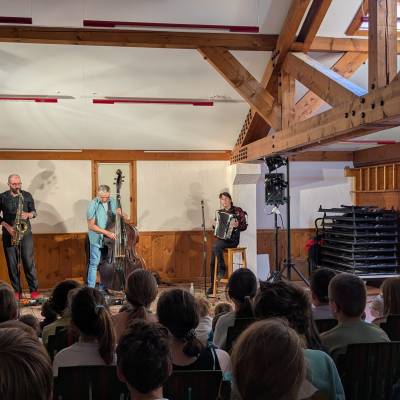 Spectacle &quot;Les histoires du vent dans les cordes&quot; de l'association L'Échelle bleue - Marie-Anaïs Lien