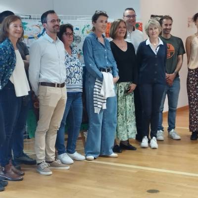 Les maires de Megève et de Praz-sur-Arly, Catherine Jullien-Brèches et Yann Jaccaz, ont remercié les équipes pédagogiques des écoles pralines ainsi que le personnel de Megève pour le travail accompli. © Christiane Pelloux