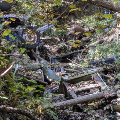 Déchets de l'ancienne décharge photographiés le 13/10/2025 - Marie-Anaïs Lien