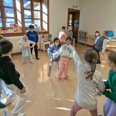 6e séance de théâtre sur 10 avec Barbara Banos le 26/02/2026 - créneau des CE1/CM1 - Marie-Anaïs Lien