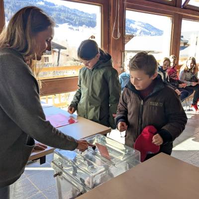Élections des élèves de l'école des Éterlous pour choisir entre une après-midi crêpes, JO ou création Pâques le 13/03/2026 - Marie-Anaïs Lien