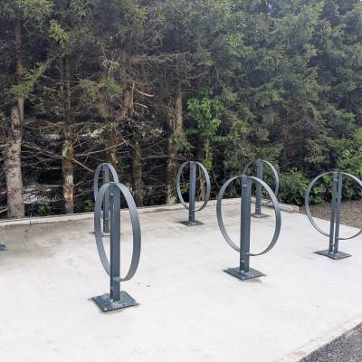 Arceaux à vélos installés sur le parking de l'Île en mai 2026 - Marie-Anaïs Lien