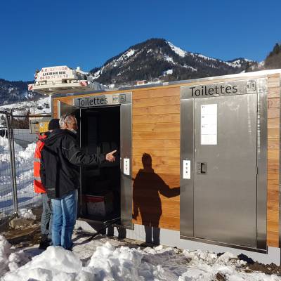 Toilettes automatiques installées aux Belles