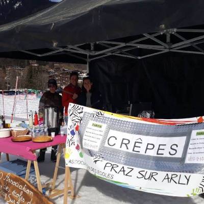 Vente de crêpes organisée par l'APE © APE