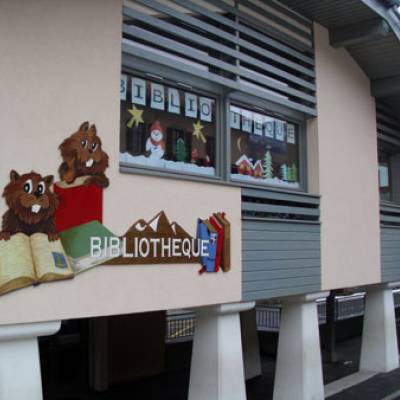 Bibliothèque Praline dans l'établissement de l'école des Éterlous