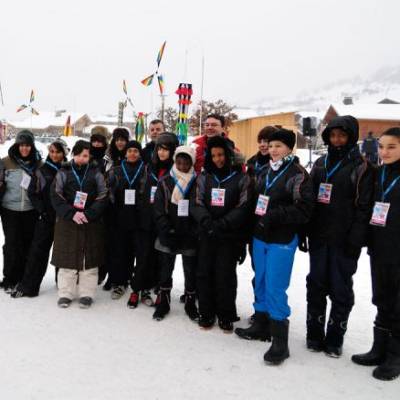 Les jeunes de &quot;L dans la Ville&quot; lors des Montgolfiades, en compagnie du maire, Yann Jaccaz, et du député, Martial Saddier - ?