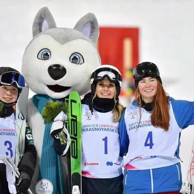 Lea Bouard remporte l'or en duel et l’argent en ski de bosse lors des Championnats du monde universitaires en Russie en mars 2019