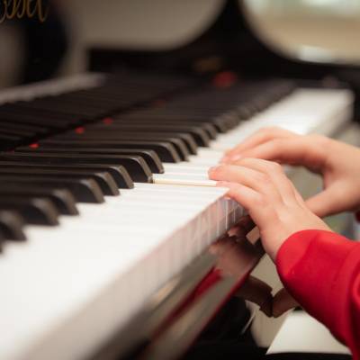 Leçon de piano © Vladvictoria / Pixabay