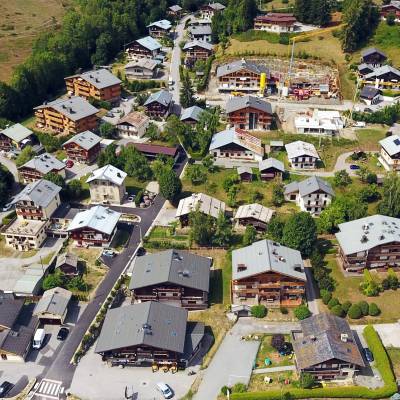 Vue de Praz sur laquelle on aperçoit plusieurs copropriétés