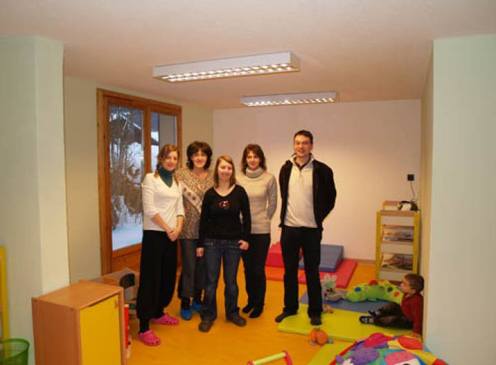 Le maire, Yann Jaccaz, et Marie-Paule Périnet-Marquet, adjointe et responsable du projet, ont rendu visite au personnel de la crèche lundi matin.