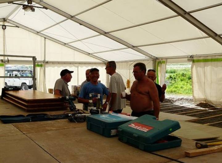 Montage du chapiteau des Varins en juillet 2010 - Bernard Demonchy