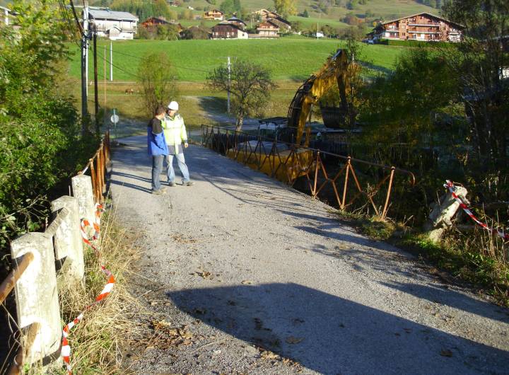 Le pont de la Rosière avant l'intervention de la pelleteuse le 17 octobre 2011