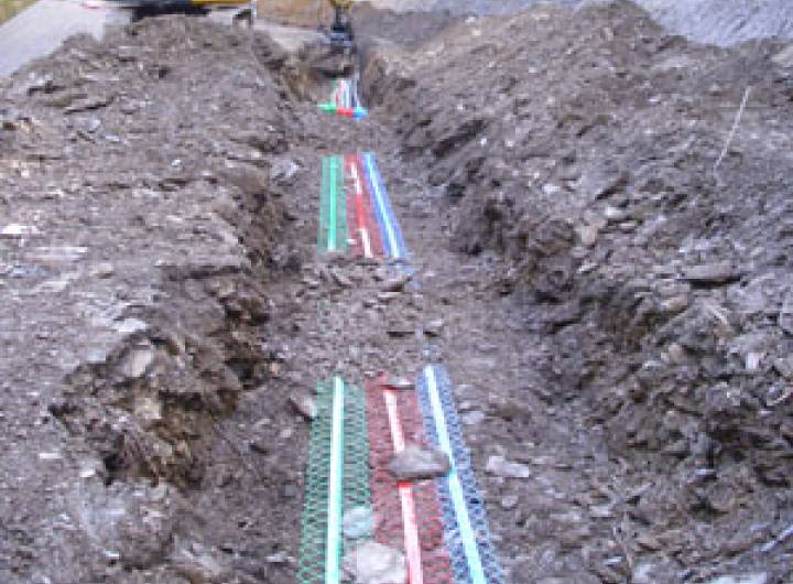 Élargissement de la jonction Praz-Flumet qui a démarré en septembre 2012 : installation du réseau de neige de culture le long de la piste du Dahu