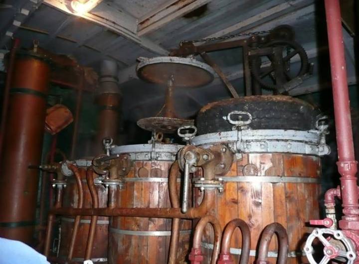 Le bouilleur de cru, Jean-Paul Mugnier, à Praz, le 26 décembre 2012 - David Morineau