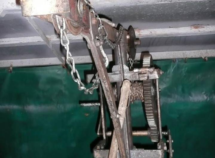 Le bouilleur de cru, Jean-Paul Mugnier, à Praz, le 26 décembre 2012 - David Morineau