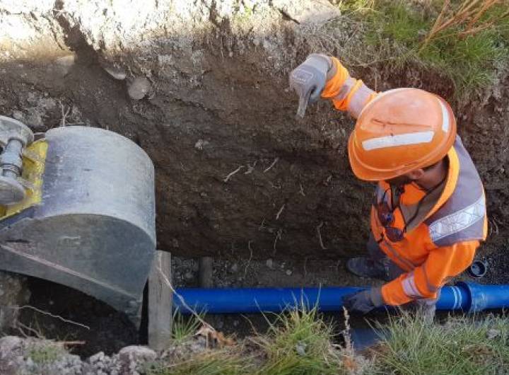 Encastrement à l'aide d'une tractopelle © Marie-Anaïs Lien