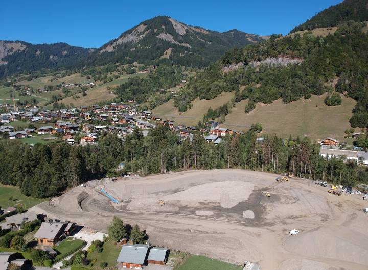 Plan d'eau en cours d'aménagement en septembre 2022 - Praz-sur-Arly Tourisme