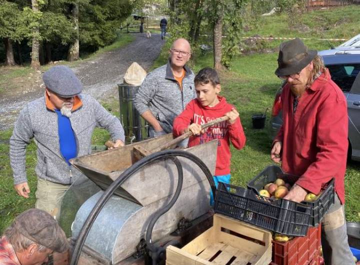 Fête du verger : fabrication de jus de pomme - Yann Jaccaz
