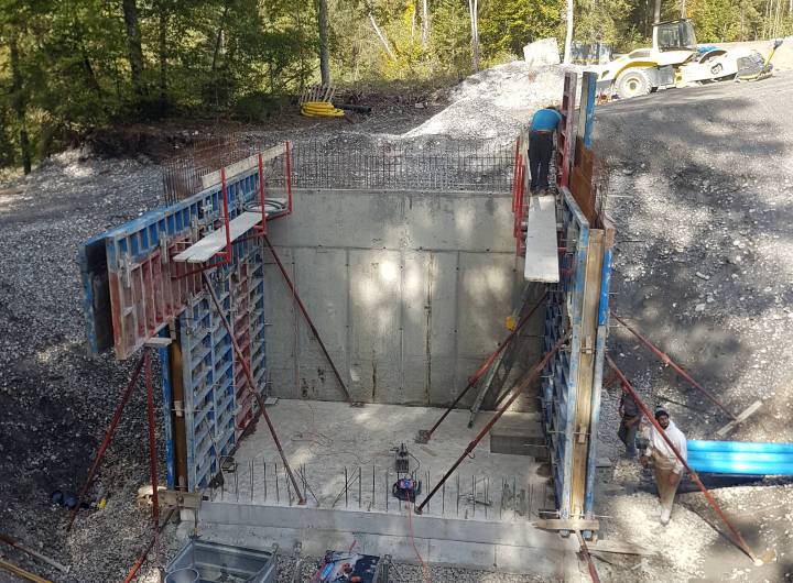 Local du compresseur où l'eau du lac sera renvoyée vers les canons à neige - Marie-Anaïs Lien