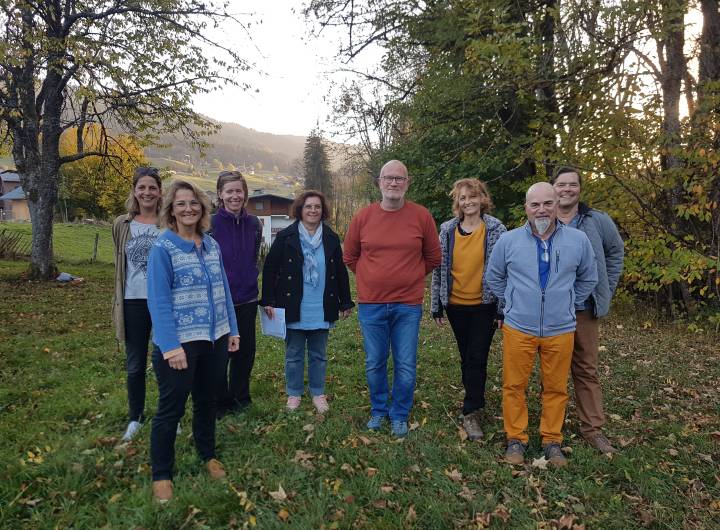 Membres fondateurs de l’association Les Jardins de Pratz, accompagnés des élus qui ont initié et suivi le projet de création : Pierre Bessy, Ghislaine Gachet-Ponnaz et Stéphane Graff © Marie-Anaïs Lien
