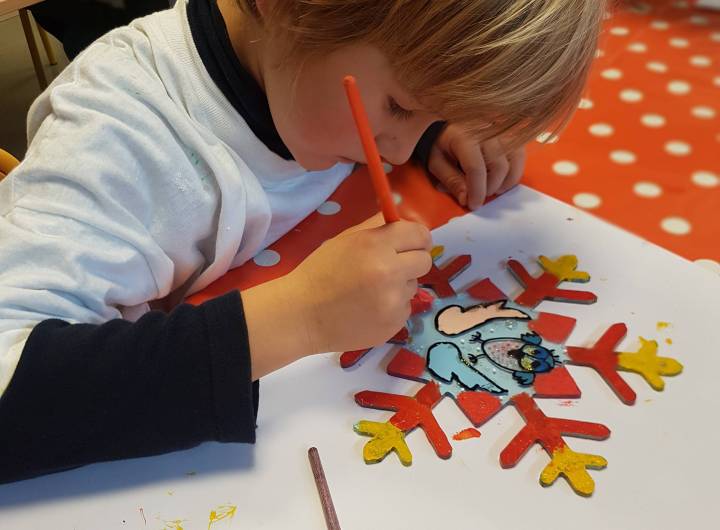 Atelier d'Anaka réalisé dans le cadre de Noël d'art singulier - Marie-Anaïs Lien