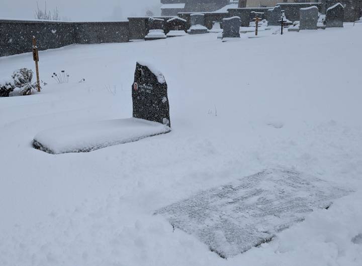 Cavurnes aménagées au cimetière de Praz - Marie-Anaïs Lien