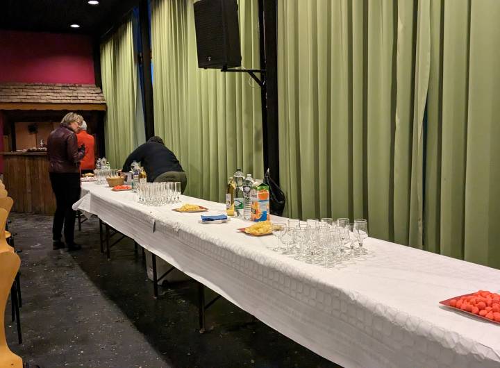 Préparation de la salle des fêtes du Belambra « L’Alisier » © Marie-Anaïs Lien