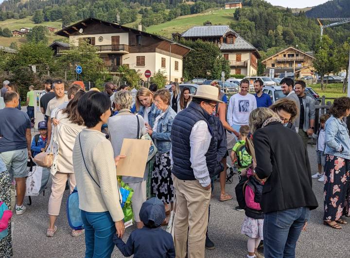Accueil des parents et des élèves par l’équipe pédagogique de l’école Saint-Joseph, le 4 septembre 2023 – Marie-Anaïs Lien