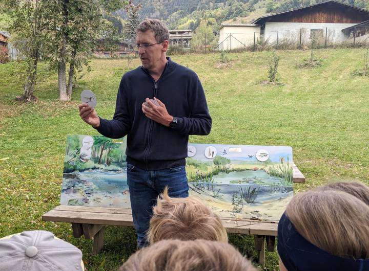 Sortie des élèves des Éterlous au bord de l'Arly, le 19/10/2023 : biodiversité, pollution... - Marie-Anaïs Lien